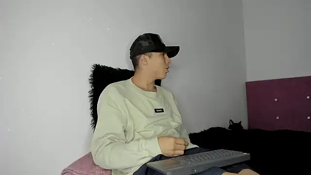 HeellBoy  online show from March 22, 2:59 am