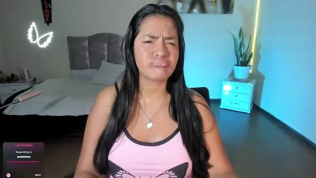 Snapshot of arianithaxox chatting on February 25, 2:50 pm arianithaxox online show from February 25, 2:50 pm