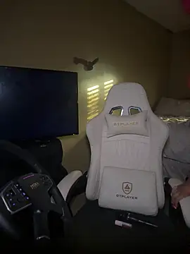 CrownedNyaries online show from March 2, 12:36 pm