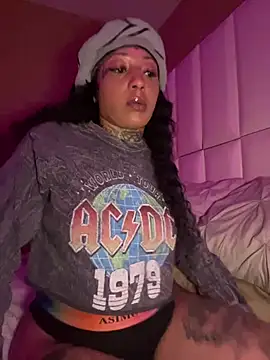 CrownedNyaries online show from January 18, 10:24 pm