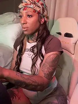 CrownedNyaries online show from December 7, 3:36 pm