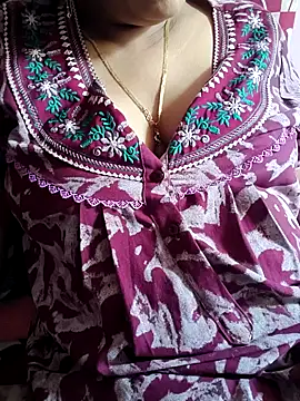 Snapshot of samitasharma chatting on June 19, 5:24 am samitasharma online show from June 19, 5:24 am