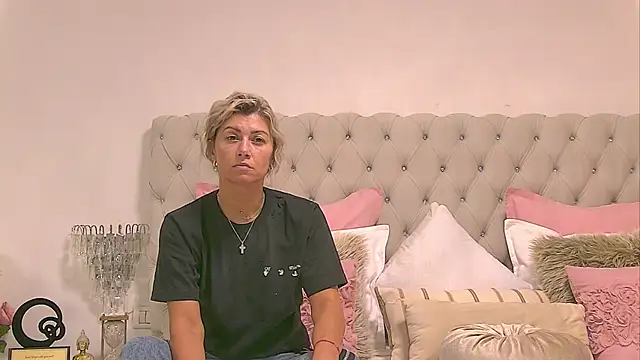 Snapshot of IvyDumont chatting on March 22, 7:20 pm IvyDumont online show from March 22, 7:20 pm