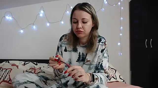 SweetMaddy888 online show from January 6, 4:04 am