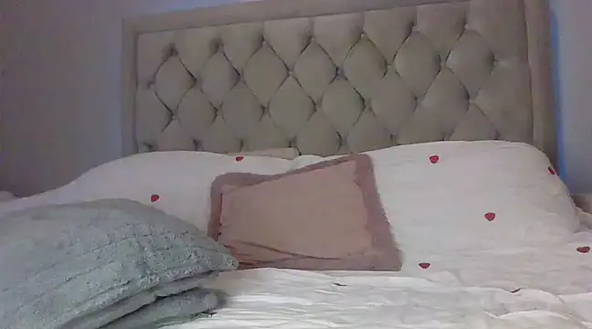 Snapshot of diamondgalxo chatting on February 19, 8:01 am diamondgalxo online show from February 19, 8:01 am