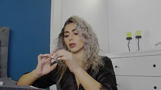 Snapshot of CelineMeyerr chatting on October 9, 4:24 am CelineMeyerr online show from October 9, 4:24 am