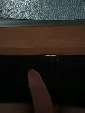 Snapshot of rundum40 chatting on December 10, 1:55 pm rundum40 online show from December 10, 1:55 pm