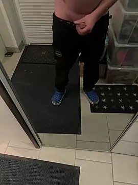 Snapshot of rundum40 chatting on February 9, 5:33 pm rundum40 online show from February 9, 5:33 pm