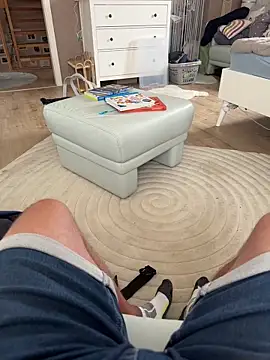 Snapshot of rundum40 chatting on September 11, 1:44 pm rundum40 online show from September 11, 1:44 pm