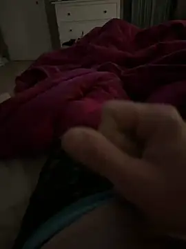 Snapshot of rundum40 chatting on December 13, 8:15 pm rundum40 online show from December 13, 8:15 pm