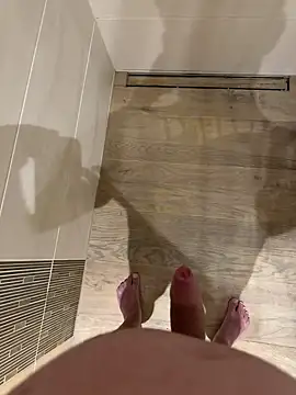 Snapshot of rundum40 chatting on December 10, 7:43 pm rundum40 online show from December 10, 7:43 pm