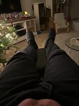 Snapshot of rundum40 chatting on December 12, 6:10 pm rundum40 online show from December 12, 6:10 pm