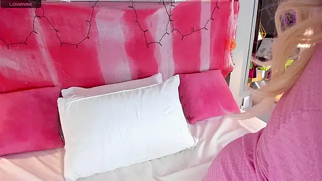 Snapshot of ArticaBelle chatting on November 1, 4:52 am ArticaBelle online show from November 1, 4:52 am