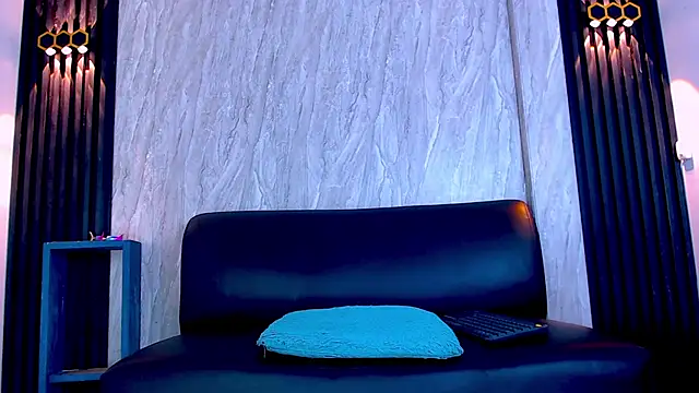 Molly Spears online show from December 13, 8:04 pm