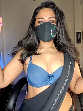 Snapshot of Black-Pearll chatting on February 18, 6:44 am Black-Pearll online show from February 18, 6:44 am