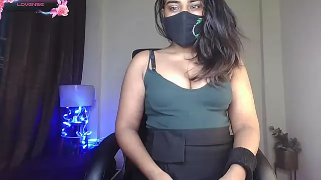 Snapshot of Black-Pearll chatting on January 17, 8:07 am Black-Pearll online show from January 17, 8:07 am