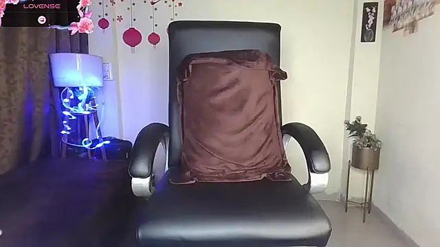 Snapshot of Black-Pearll chatting on February 25, 5:13 pm Black-Pearll online show from February 25, 5:13 pm