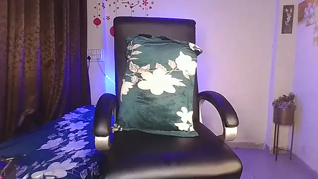Black-Pearll online show from May 10, 5:44 am