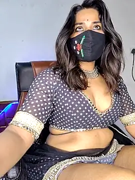 Snapshot of Black-Pearll chatting on March 18, 6:17 pm Black-Pearll online show from March 18, 6:17 pm