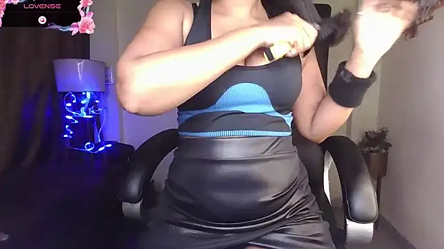 Snapshot of Black-Pearll chatting on February 13, 6:46 am Black-Pearll online show from February 13, 6:46 am