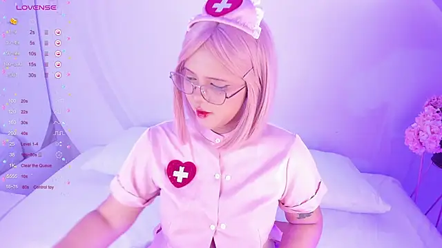 NanaOsaky online show from September 18, 12:08 pm