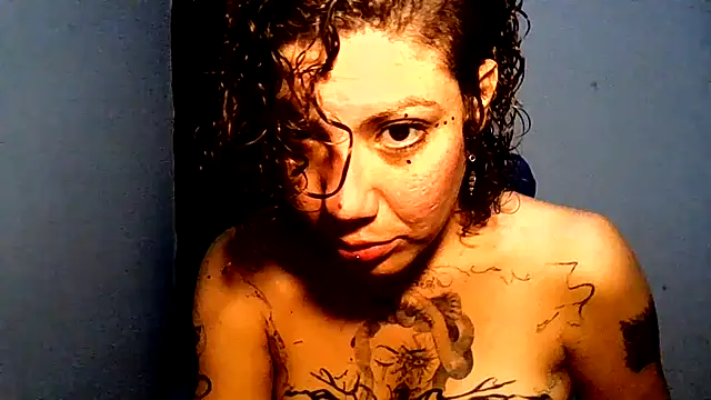 Submersidollx online show from April 22, 8:59 pm