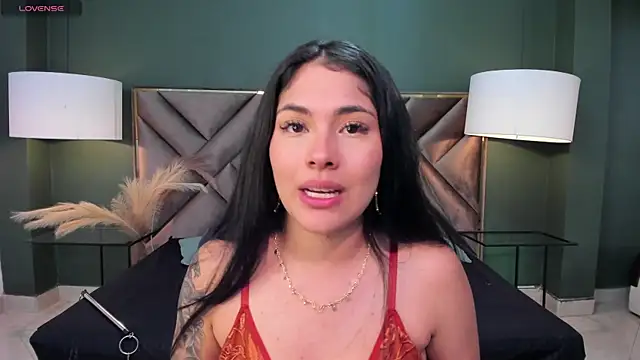 Mia Elowen online show from February 22, 11:57 pm