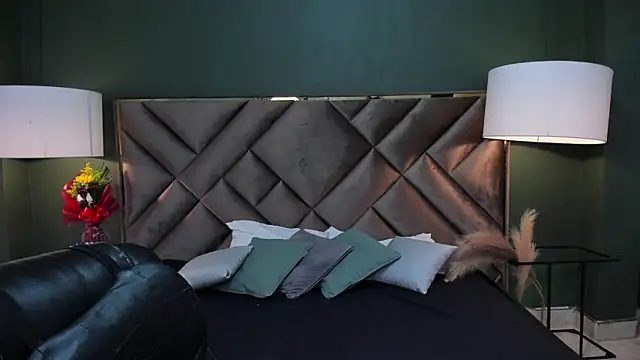 Mia Elowen online show from March 8, 11:18 pm