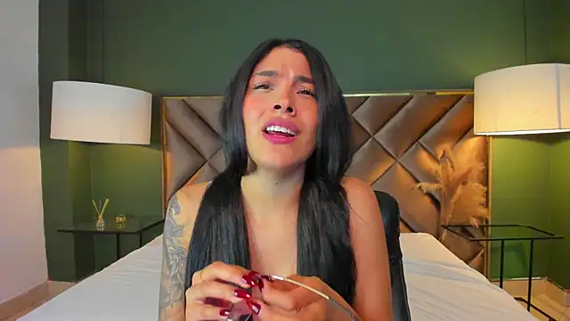 Mia Elowen online show from October 4, 7:59 pm