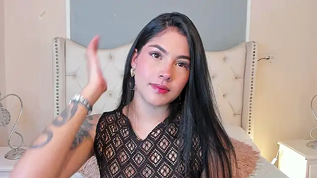 Mia Elowen online show from February 11, 9:56 pm