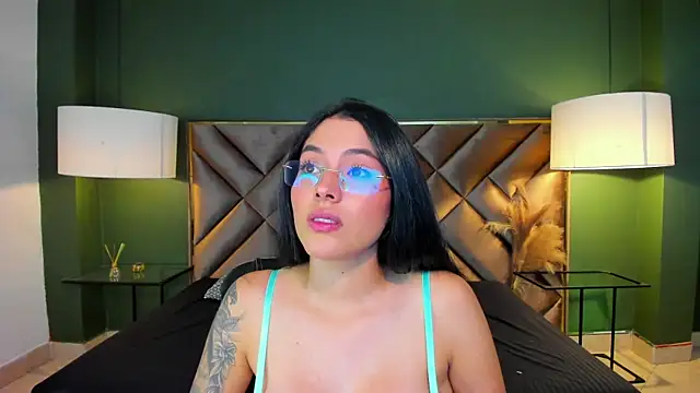 Mia Elowen online show from October 3, 9:27 pm