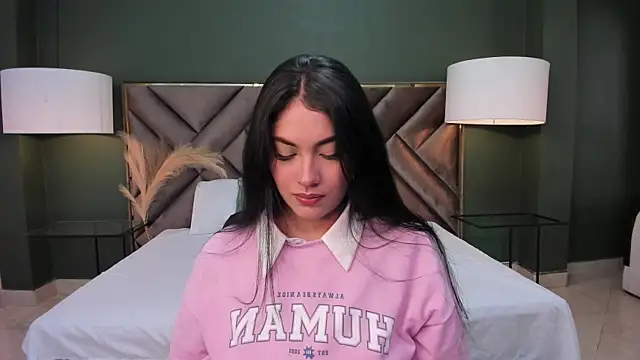 Mia Elowen online show from February 13, 9:38 pm