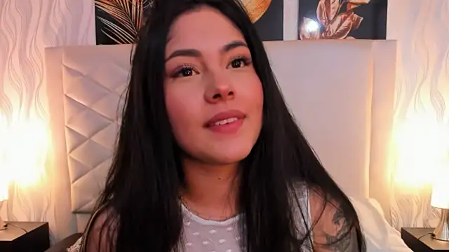 Mia Elowen online show from February 9, 11:04 pm