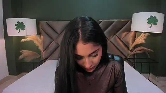 Mia Elowen online show from March 15, 10:44 pm