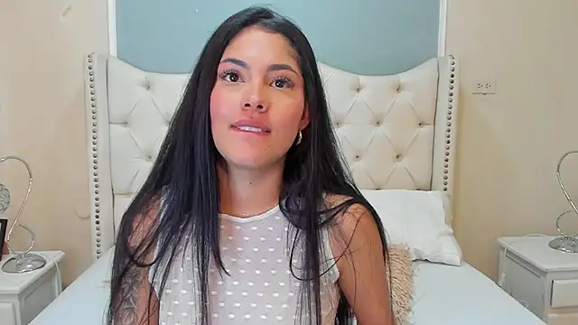 Mia Elowen online show from February 10, 2:19 am