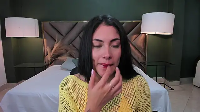 Mia Elowen online show from March 7, 9:06 pm