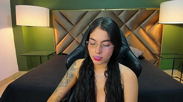 Mia Elowen online show from October 17, 10:44 pm