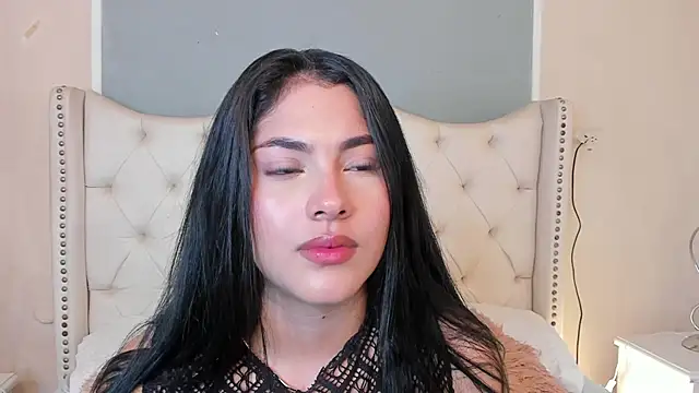 Mia Elowen online show from February 12, 12:58 am