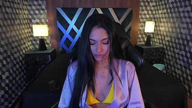 Mia Elowen online show from February 22, 2:17 am