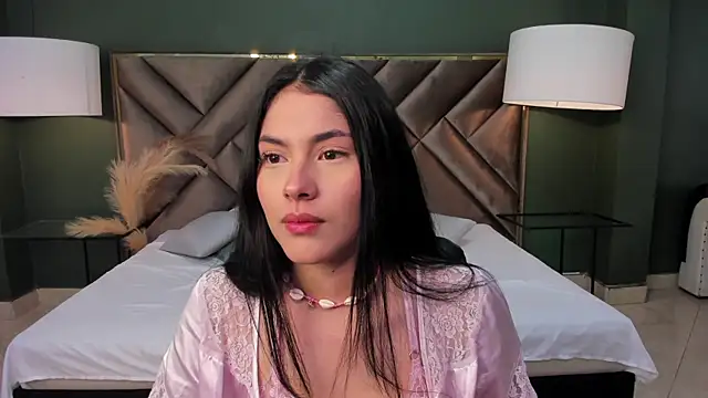 Mia Elowen online show from February 27, 9:04 pm