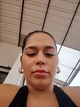 LaurenWelly  online show from March 27, 9:05 pm