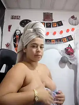 LaurenWelly  online show from November 3, 9:18 pm