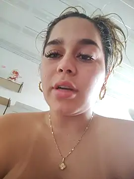 LaurenWelly  online show from April 8, 10:00 pm