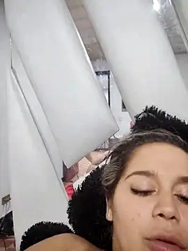 LaurenWelly  online show from December 23, 4:12 am