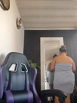 LaurenWelly  online show from March 14, 9:10 pm