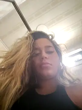 Snapshot of LaurenWelly_ chatting on October 1, 1:37 pm LaurenWelly online show from October 1, 1:37 pm