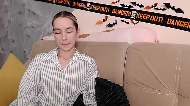 AmbrielHailey online show from November 2, 7:30 pm