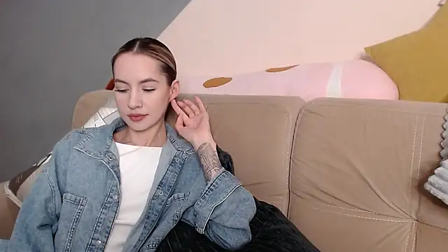 AmbrielHailey online show from November 7, 3:44 am