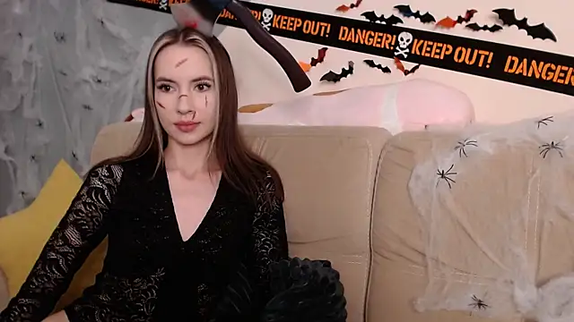 AmbrielHailey online show from October 31, 10:05 pm