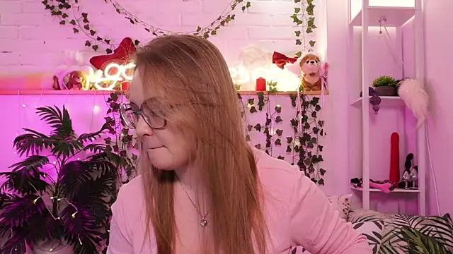 MonicaAsis online show from April 15, 6:12 pm